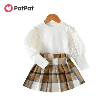 PatPat Комплект из 2 предметов, белая футболка с текстурированным рукавом Gigot для девочек и клетчатой плиссированной юбки